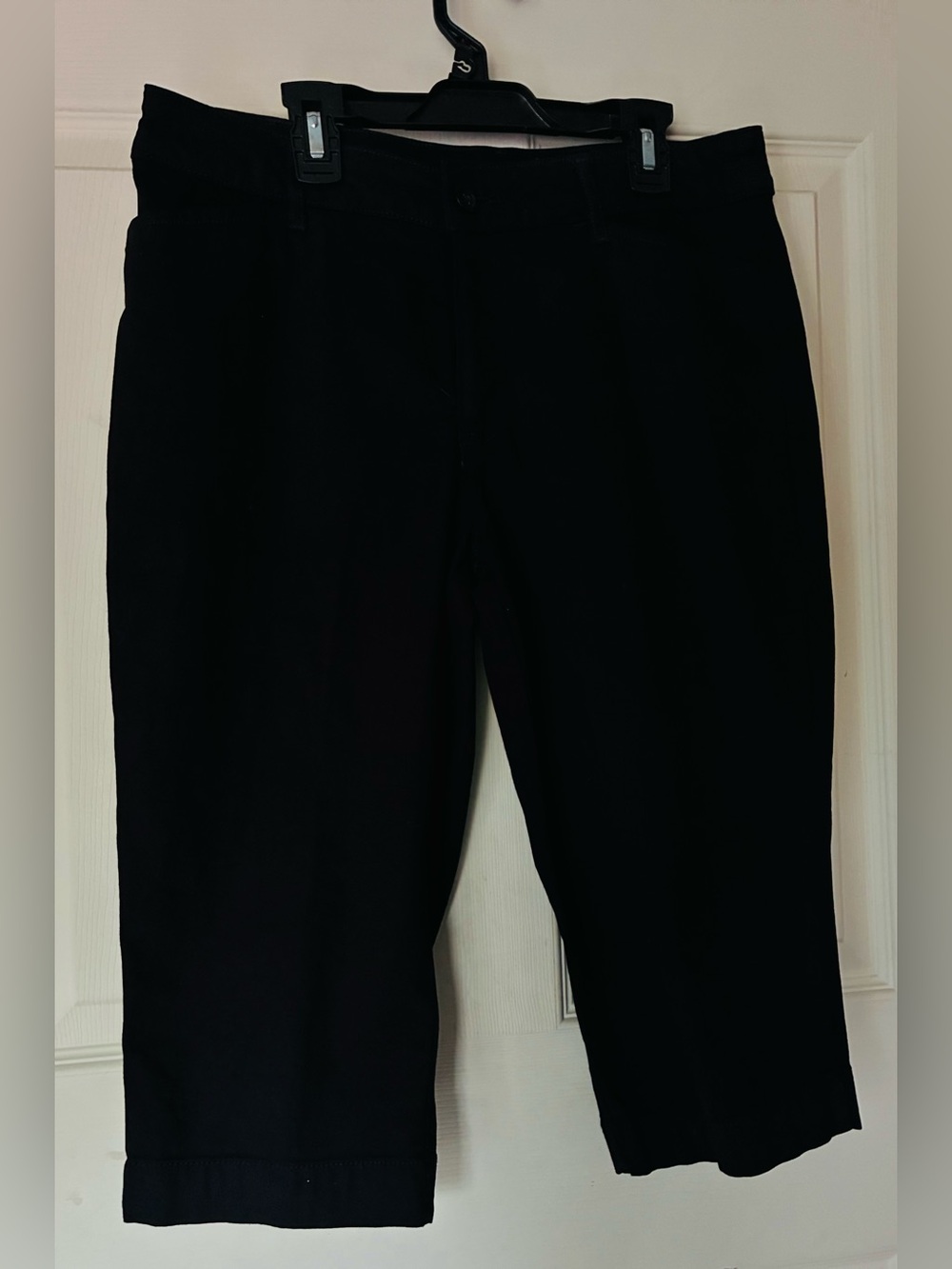 St. John’s Bay black Capri jeans 8petite/ no stretch/ four pockets